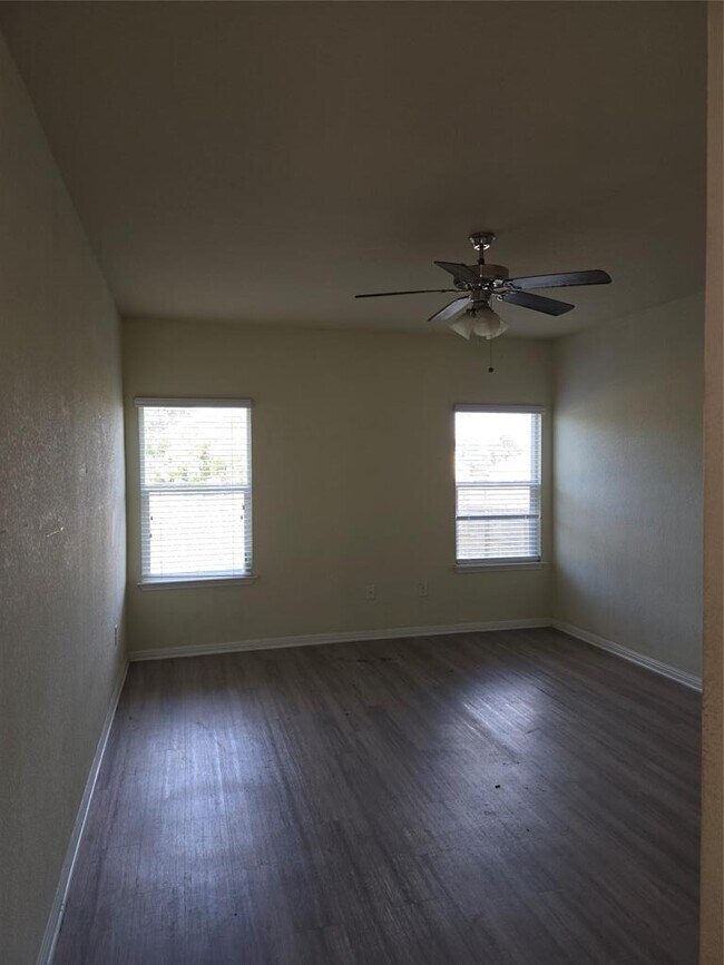 Building Photo - 11112 Dawes Pl