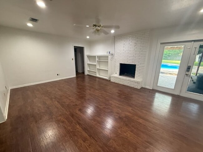 Building Photo - Spacious JHome in Southern Hills