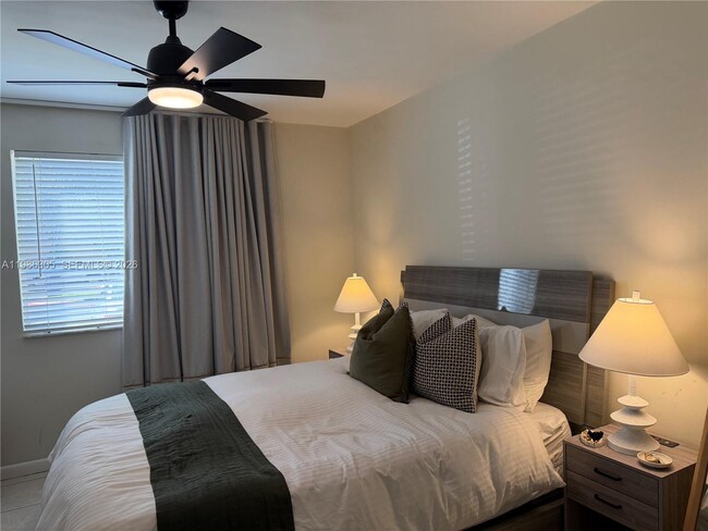 Building Photo - 882 NW 92nd Ave