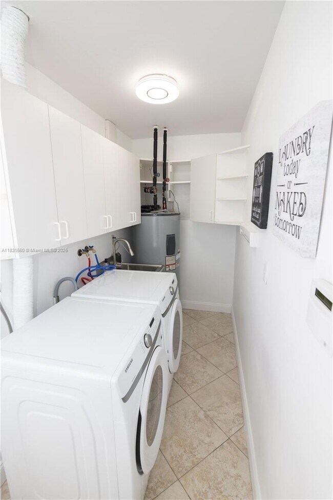 Building Photo - 413 Tamarind Dr