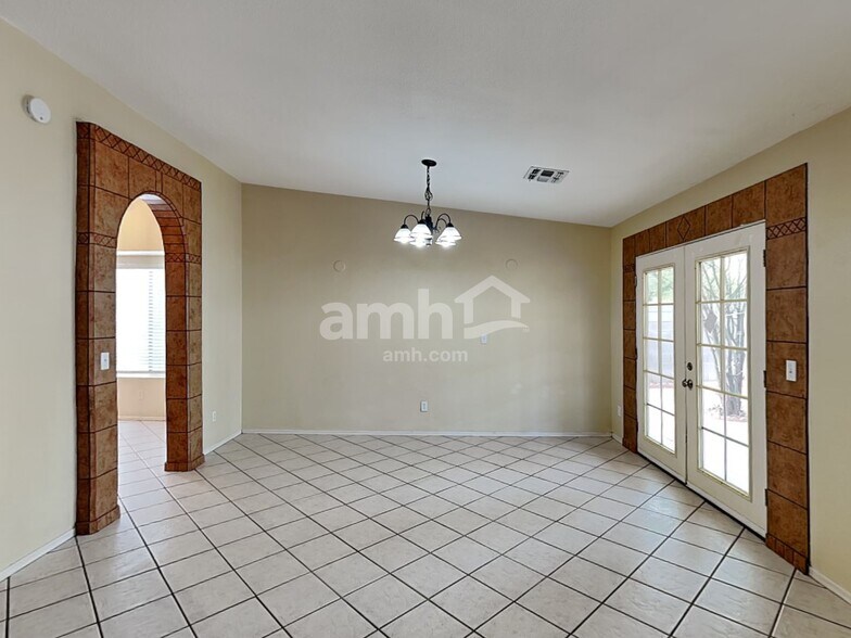 Building Photo - 1566 W Breakwell St