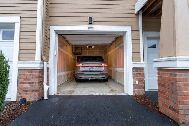 Building Photo - 17181 SW Snowdale St