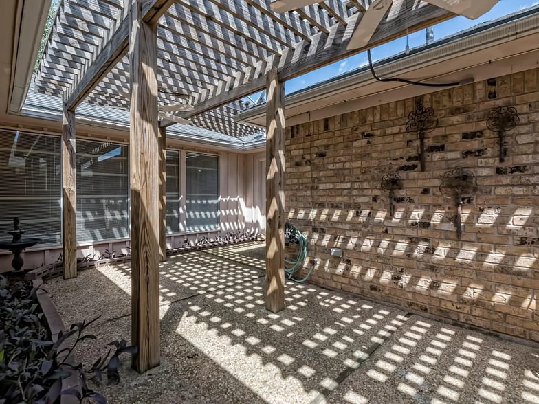 interior patio - 3708 Windmill Hill St