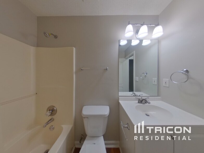 Building Photo - 804 Ravins Way