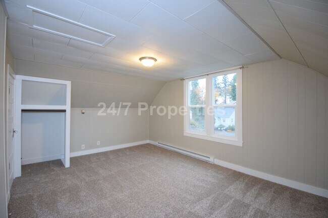 Building Photo - Charming Home in the Heart of Oregon City