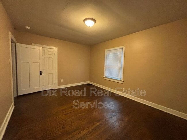 Building Photo - 916 Linden Ave