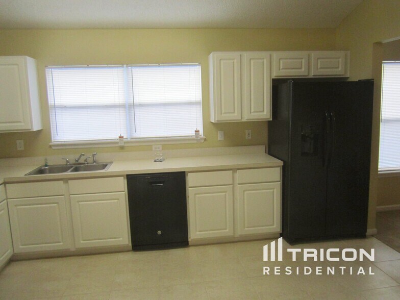 Building Photo - 938 Cherry Point Way