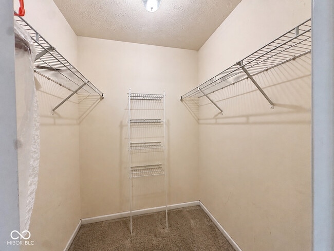 Building Photo - 7226 Parklake Cir
