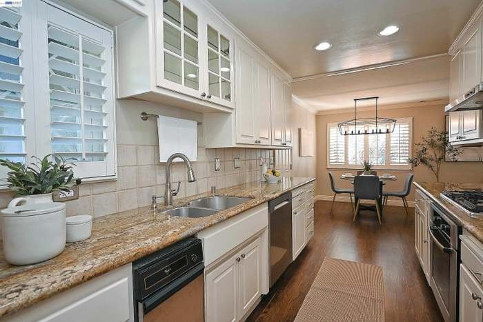 Building Photo - 749 Moraga Dr