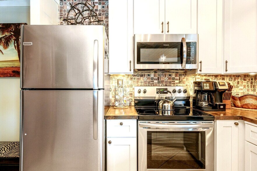 Building Photo - 4000 Gulf Terrace Dr