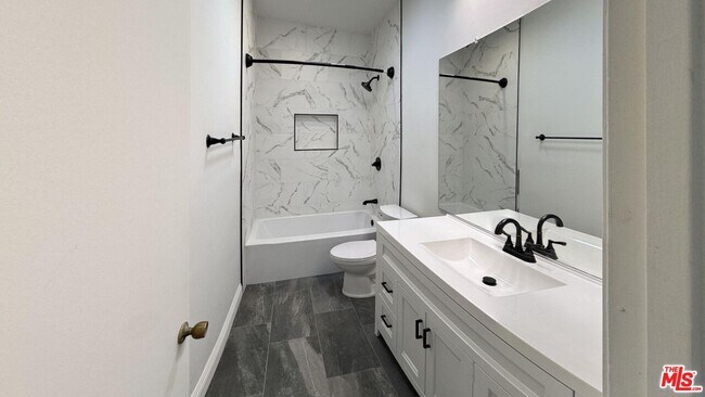 Building Photo - 1424 Amherst Ave