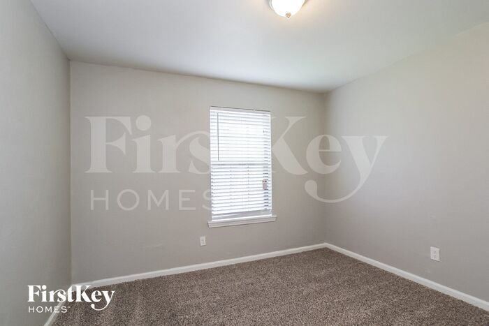 Building Photo - 15615 Fall Briar Dr