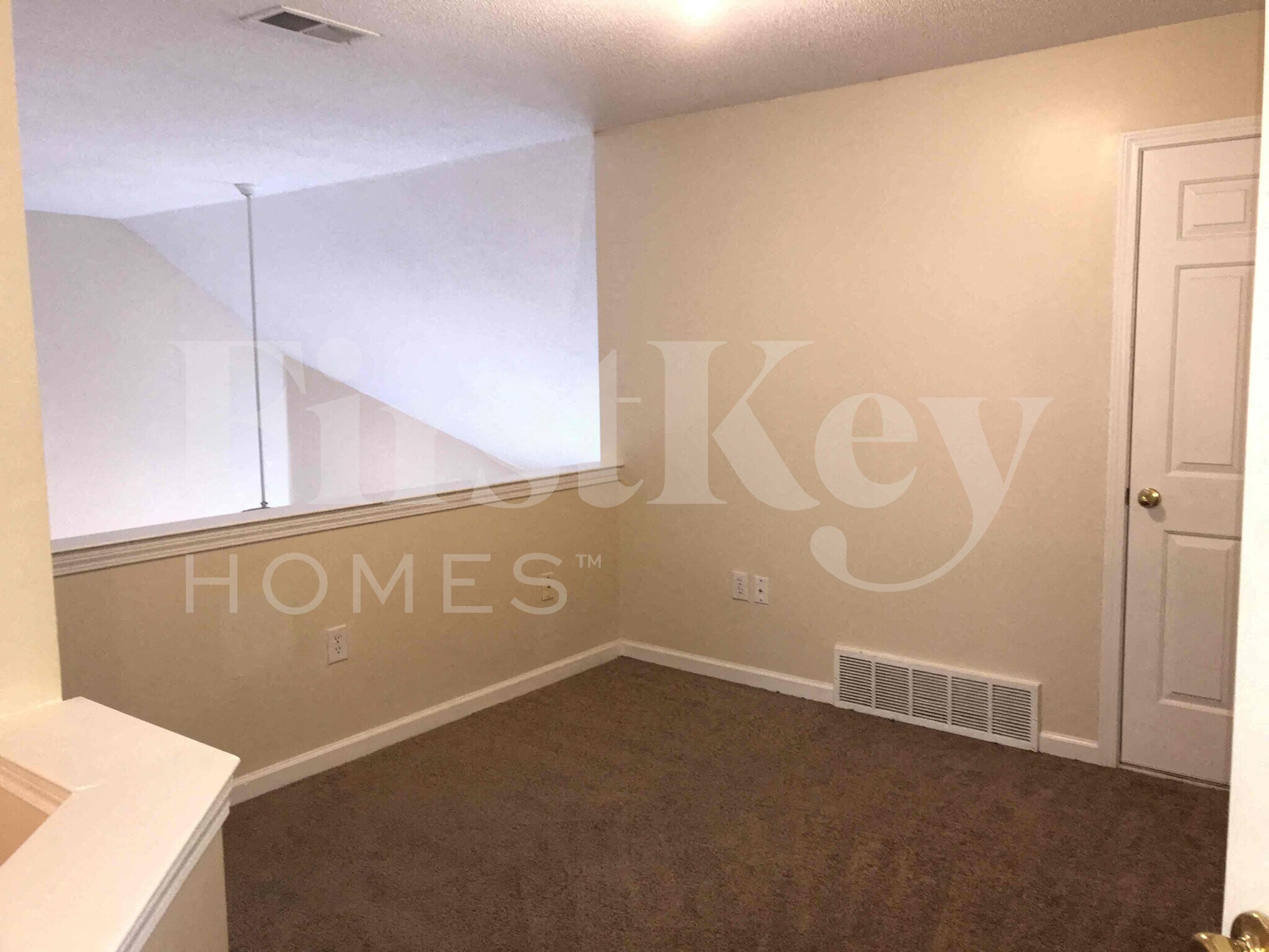 Building Photo - 7142 Queens Crown Ct