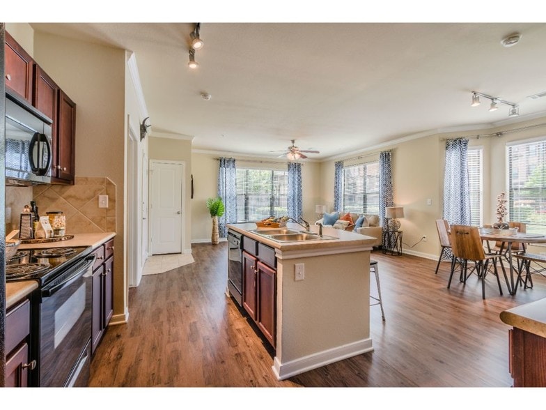 Hunter's Cove Apartments 1250 W Highway 287 Bypass Waxahachie TX