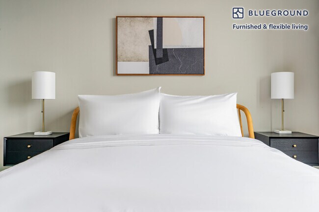 Building Photo - 3275 Washington Blvd