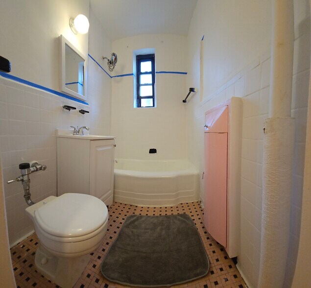 bathroom - 6448 Booth St