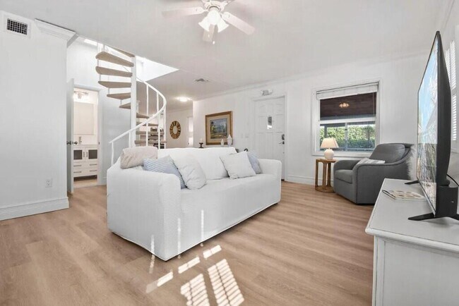 Building Photo - 941 Ocean Dr