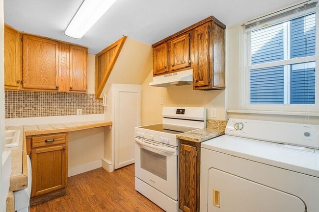 Building Photo - 307 Hawke St