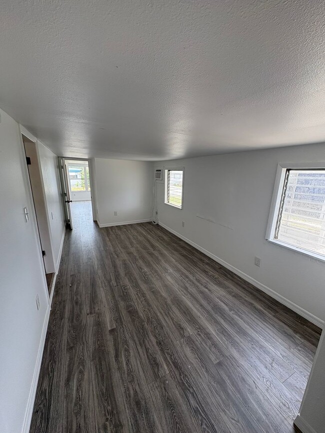 Building Photo - Buena Vista Mobile Home Park