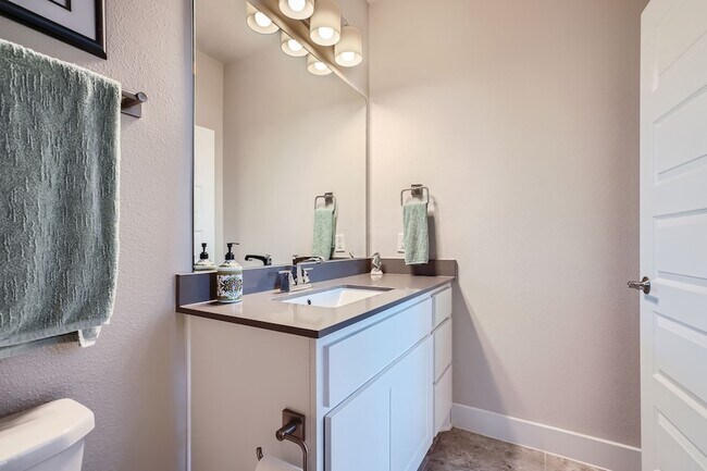 Building Photo - 13224 N Salmon River Cir