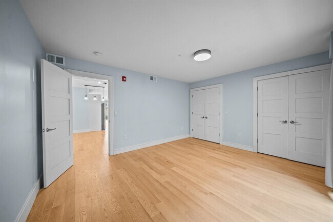 Building Photo - 8917 River Rd