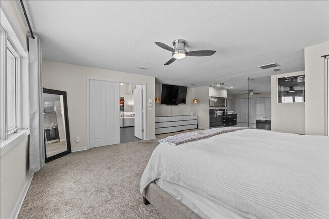 Building Photo - 3824 Gaines Dr