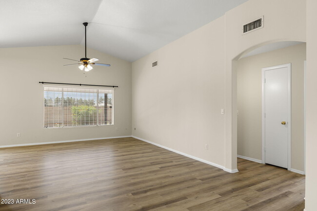 Building Photo - 11005 W Seldon Ln