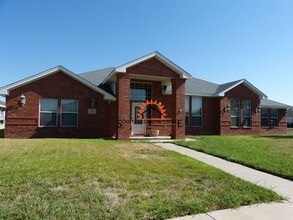 Building Photo - Stunning 4 bedroom 3 bath brick home with 5 car garage!
