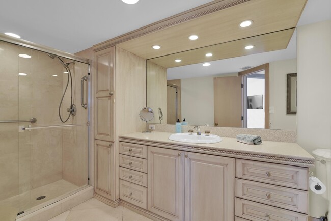 Building Photo - 550 S Ocean Blvd