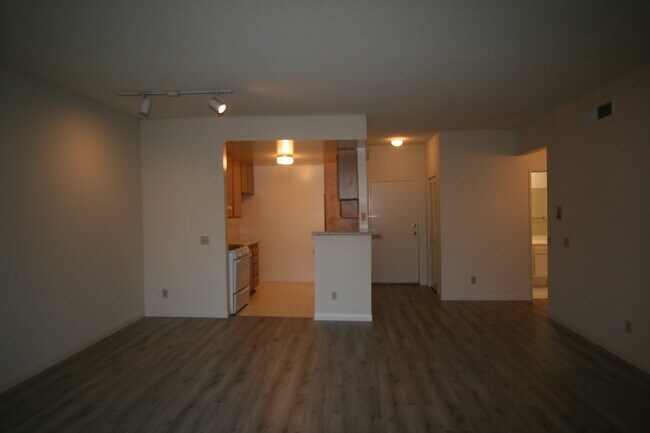 Building Photo - 3637 Clarington Ave