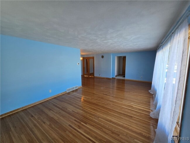 Building Photo - 39 Lennox Ave