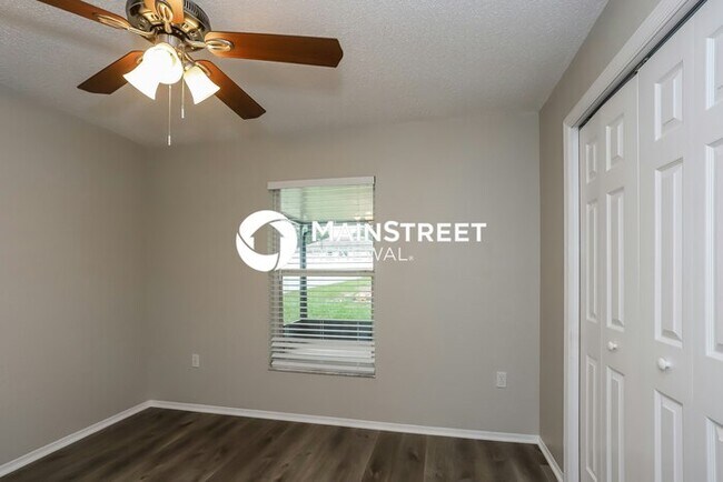 Building Photo - 5499 Moon Valley Dr