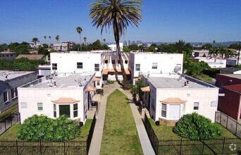 Building Photo - 1935 1/4 Carmona Ave