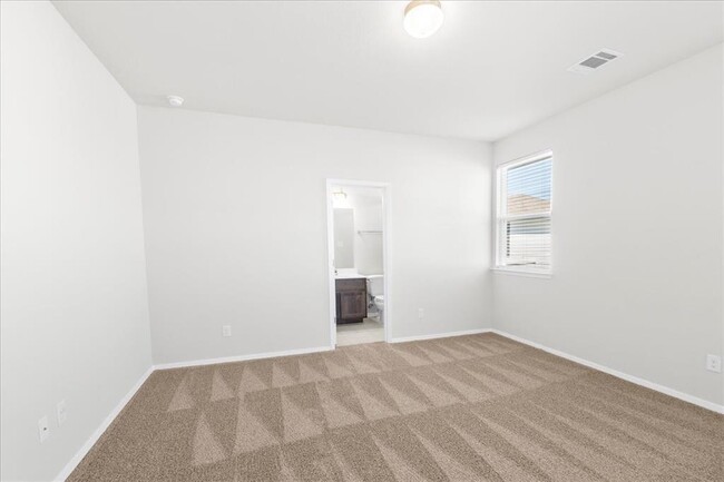 Building Photo - 252 Fabion St