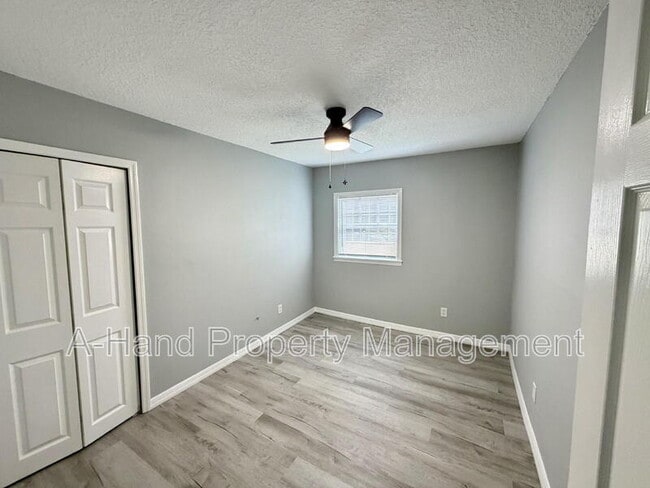 Building Photo - 558 E Desoto St