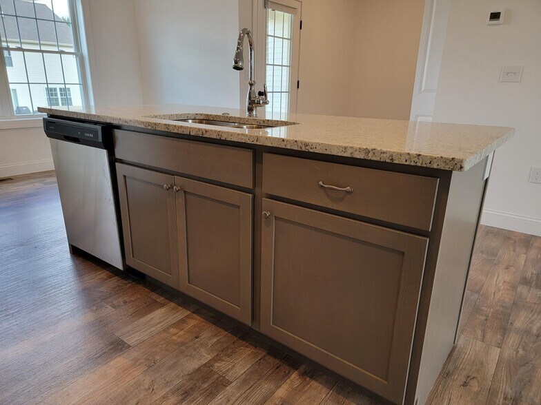 Building Photo - 438 Masonic Dr