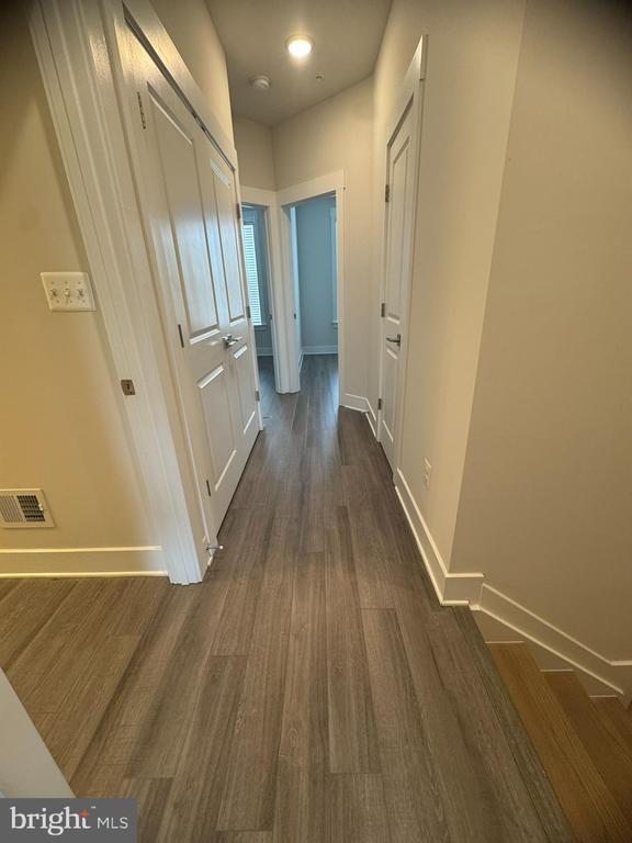 Building Photo - 203 Pomegranate Ln