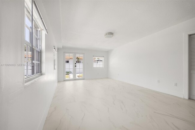 Building Photo - 3640 SW 13th St