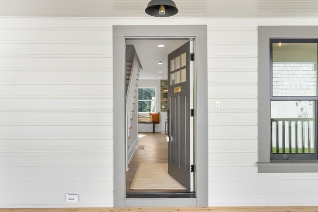 Building Photo - Freshly Remodeled Stunner Perched on the H...