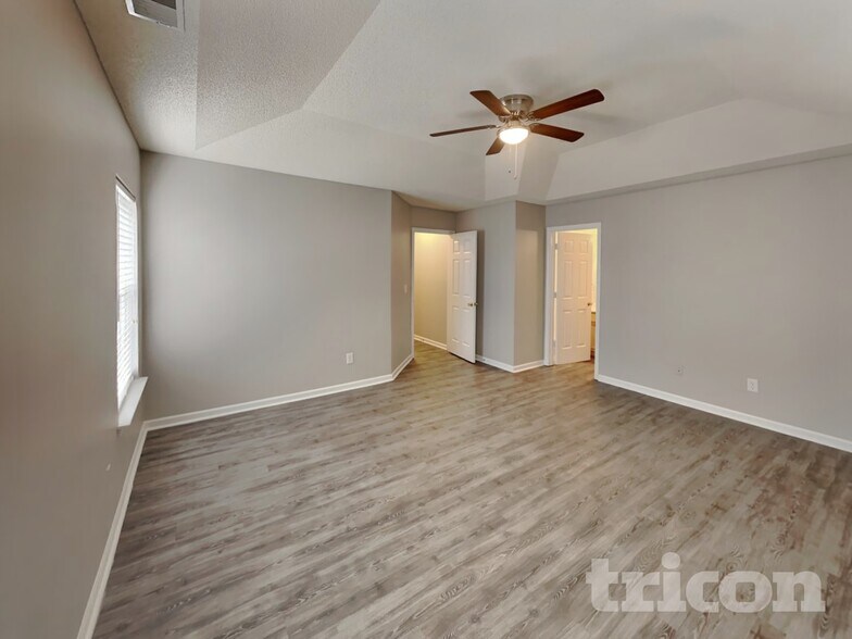 Building Photo - 217 Wild Olive Dr