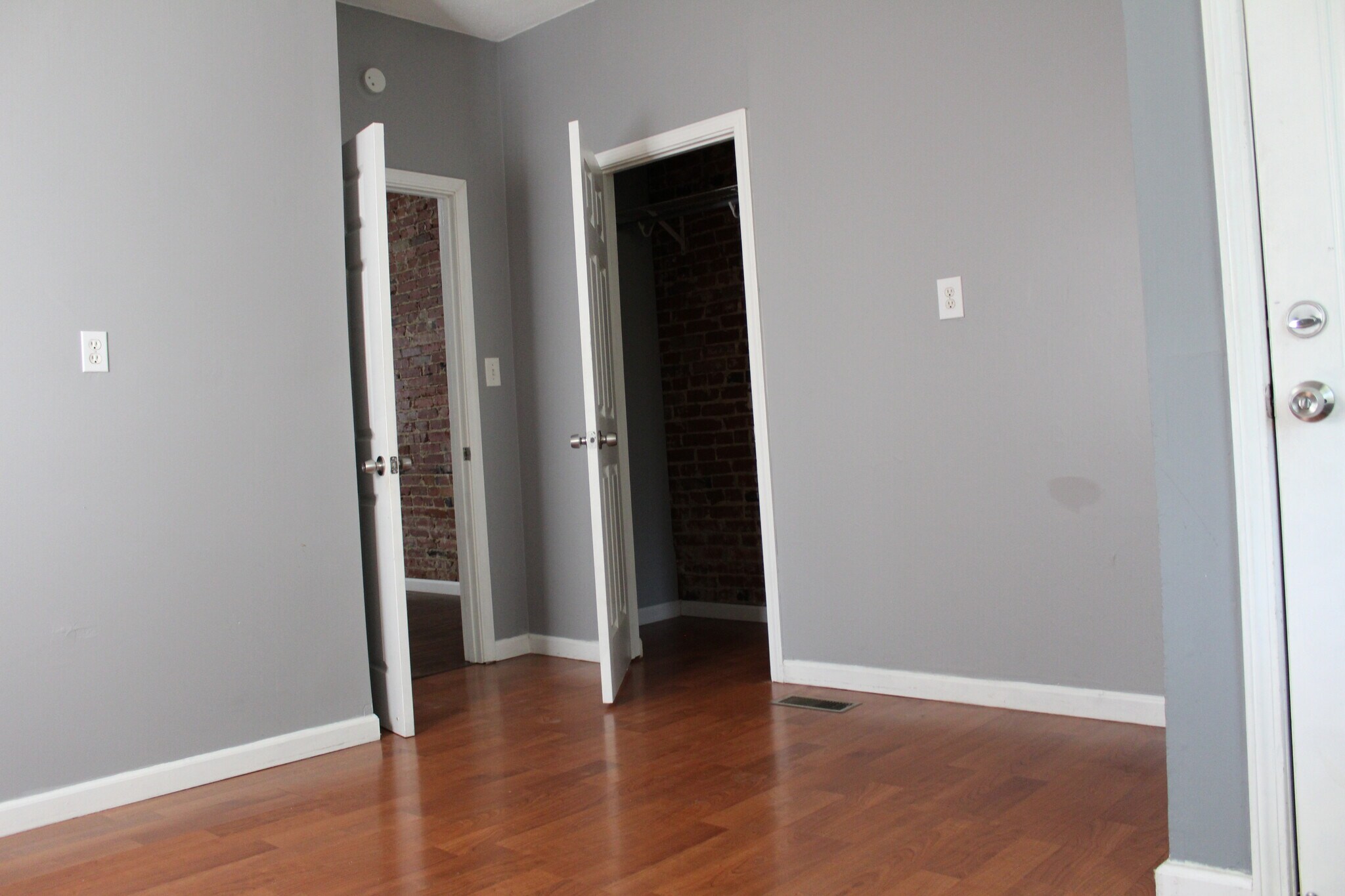 Building Photo - 4261 Russell Blvd