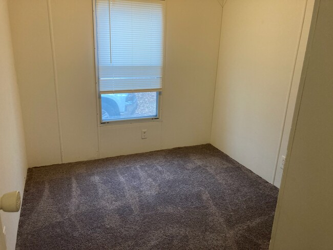 Building Photo - 35 K and M Way