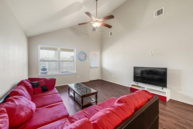 Building Photo - 1345 Lariat Rdg Trl