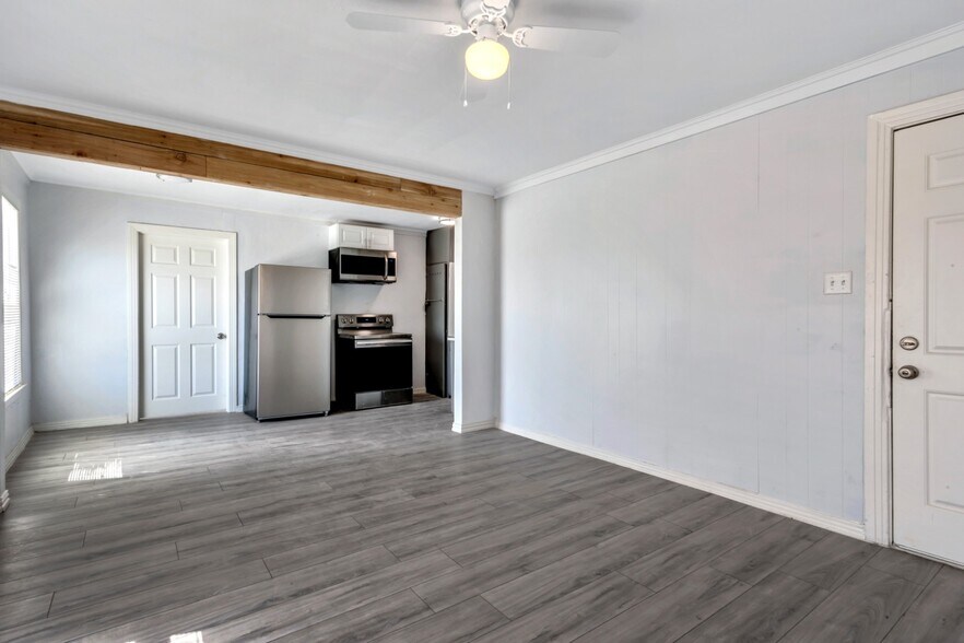 Building Photo - 305 N Robinson St