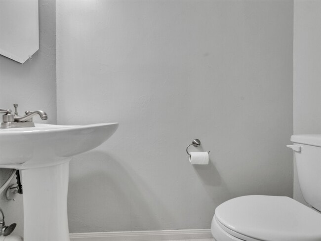 Building Photo - 30018 Bashaw Dr