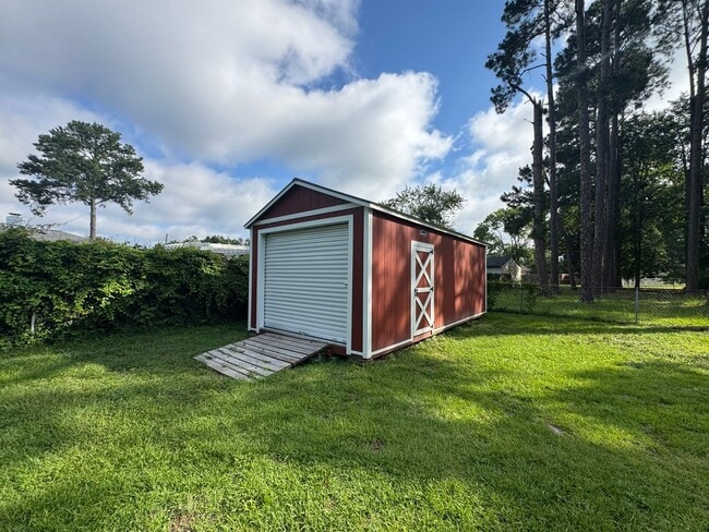 Building Photo - Conveniently Located 3 Bed 2.5 Bath Home i...