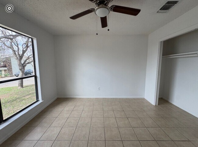 Building Photo - 905 Mayfield Dr
