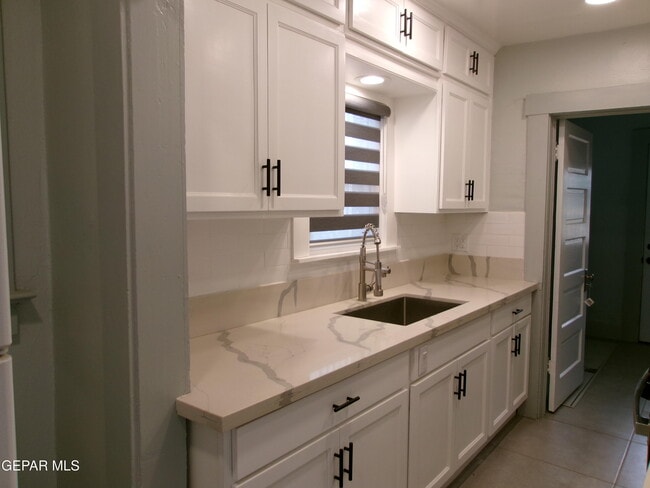 Building Photo - 3733 Bliss Ave