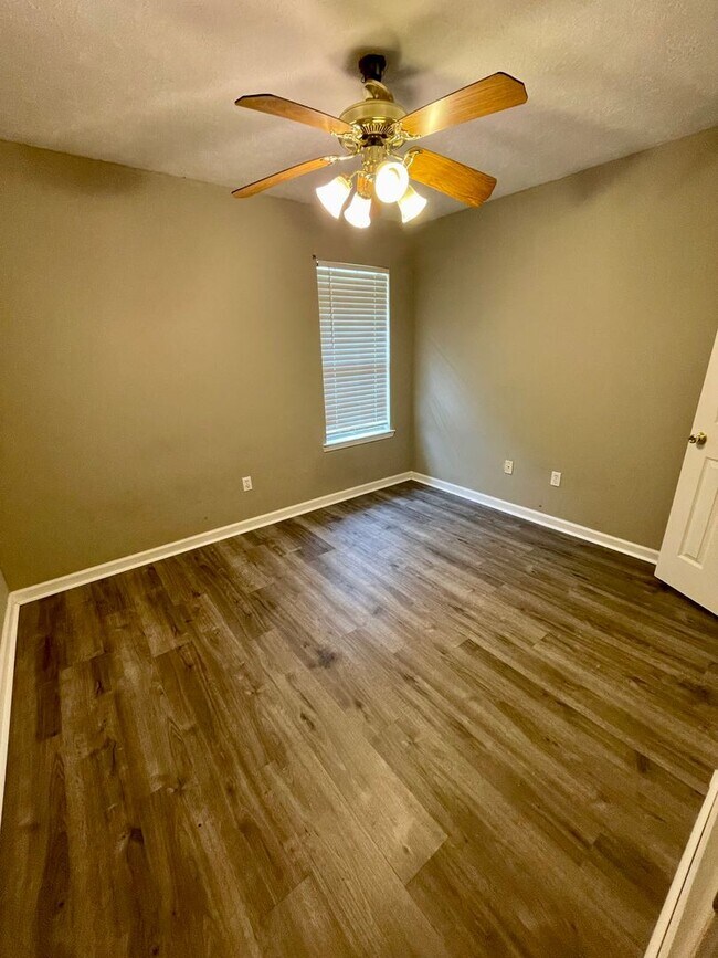 Building Photo - Home for Rent!