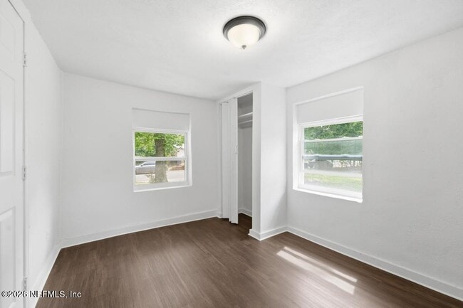 Building Photo - 1823 W 44th St